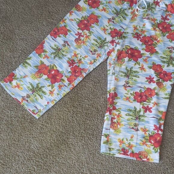 Bobby Brooks Hawaiian Stretchy Capri Pants - Picture 3 of 9